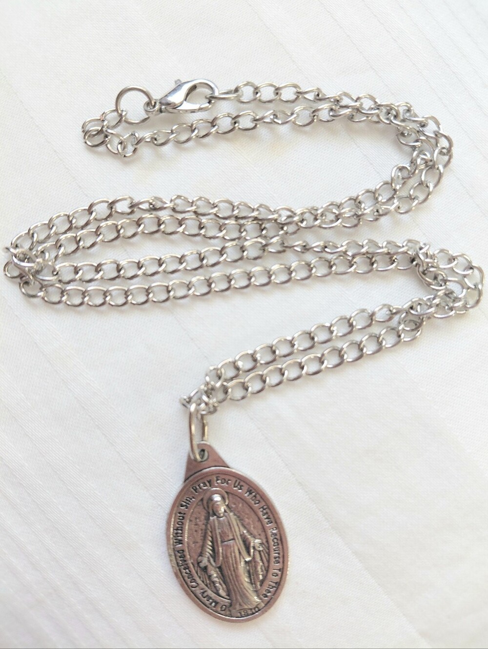 New Silver Mary Miraculous Medal. Ecklace